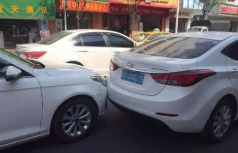 开车姿势看出你开车速度,怎么判断驾驶员开车稳不稳