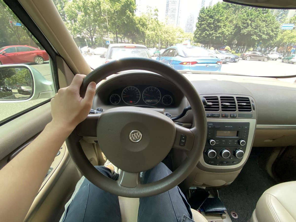 跟别克gl8很像的商务车,最新款别克gl8的性能和评价