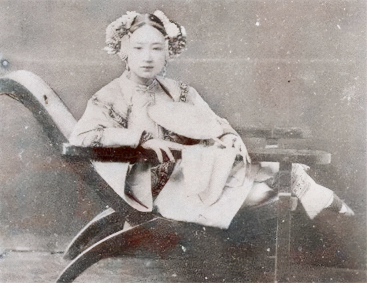 她15岁靠三寸金莲嫁入豪门,15岁女子靠三寸金莲嫁入豪门