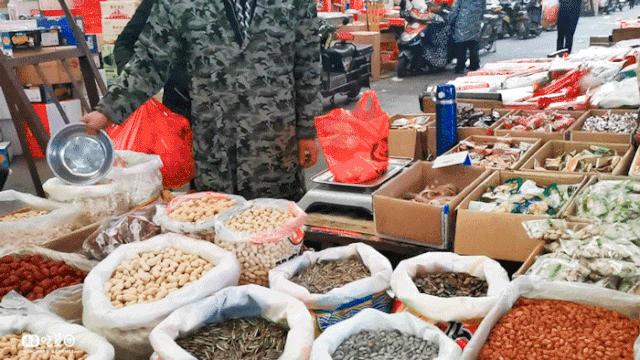 便宜哭！承包整个春节的年货大街，上海人家里快递收到爆仓