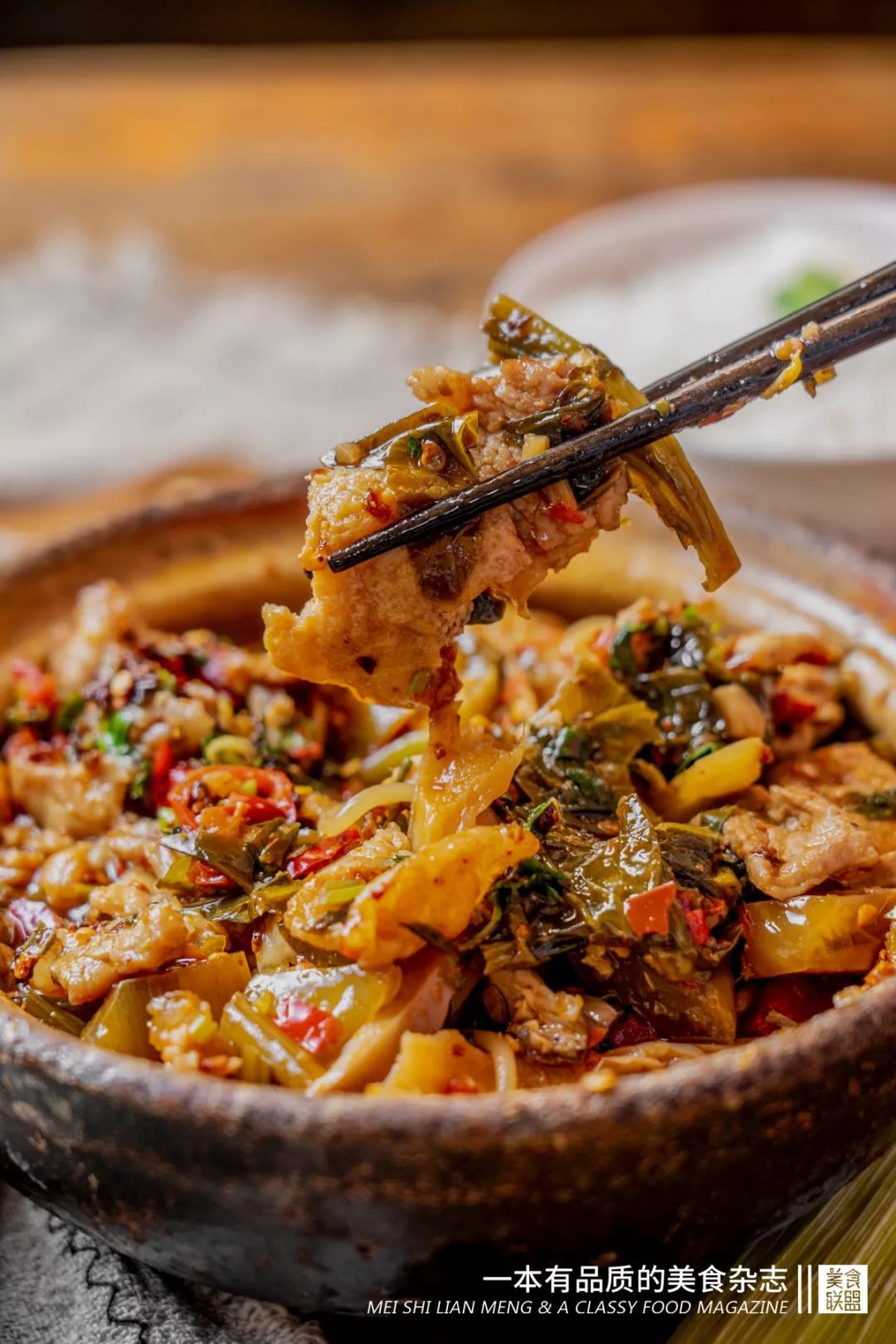 昆明这家小吃店里的传奇男人，17年来让人又嫉妒又欢喜