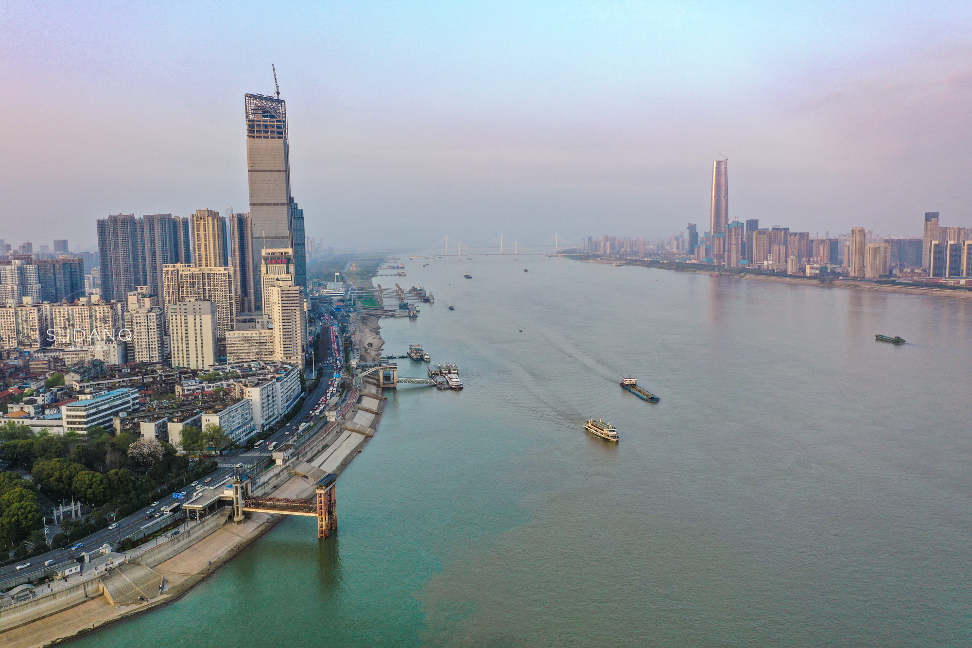 武汉大桥为什么是万里长江第一桥,武汉世界之最的跨江大桥