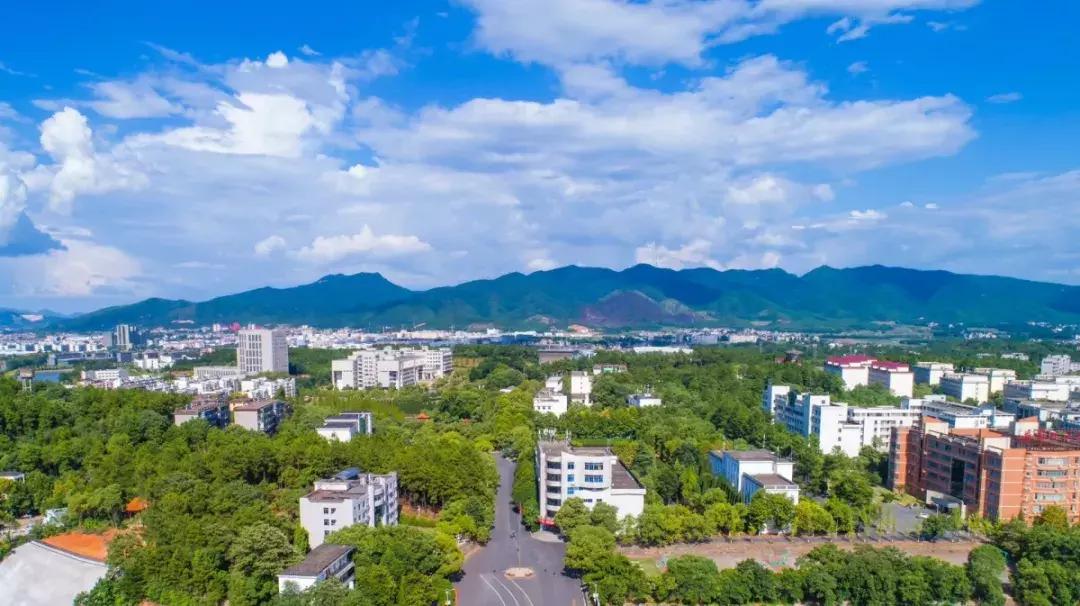 井冈山大学在井冈山上吗？19级萌新请听清——吉安火车站下车