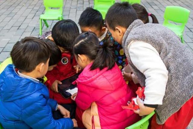 孩子戒掉手机网瘾,孩子沉迷玩手机上瘾怎么办