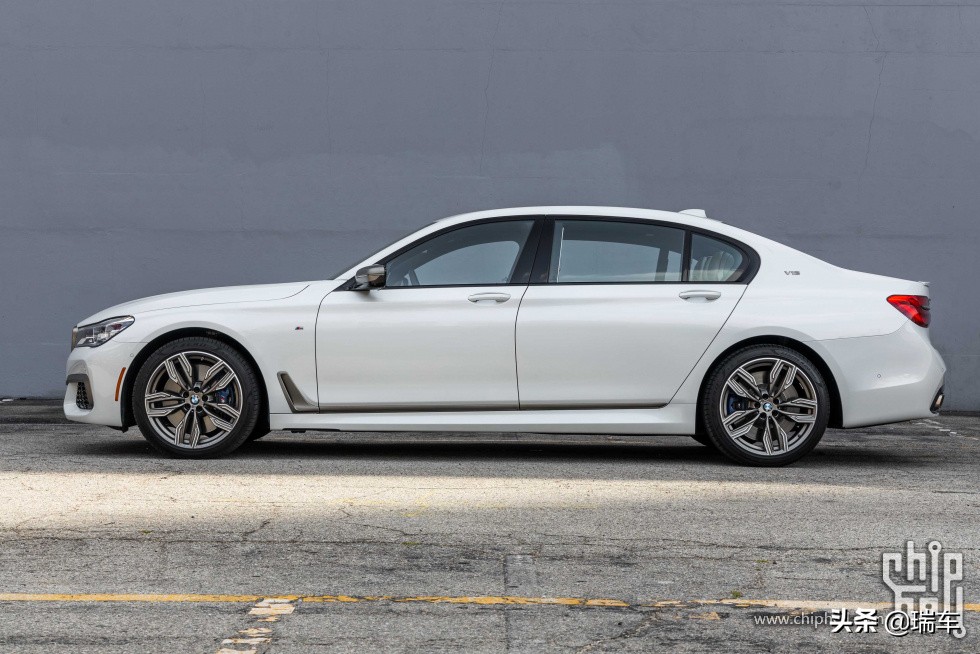 新款宝马m760liv12曜影特别版,宝马的v12