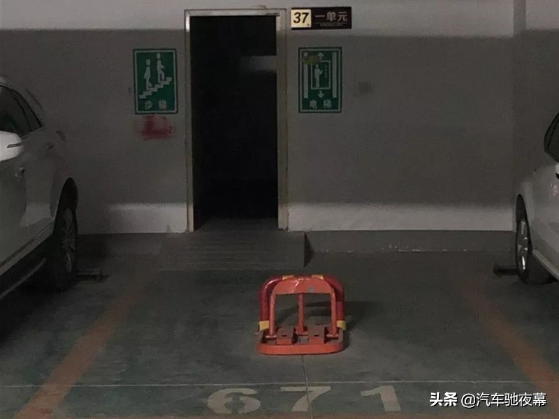 私家车位靠墙好还是中间位置好,车位是中间好还是靠柱子的位置好