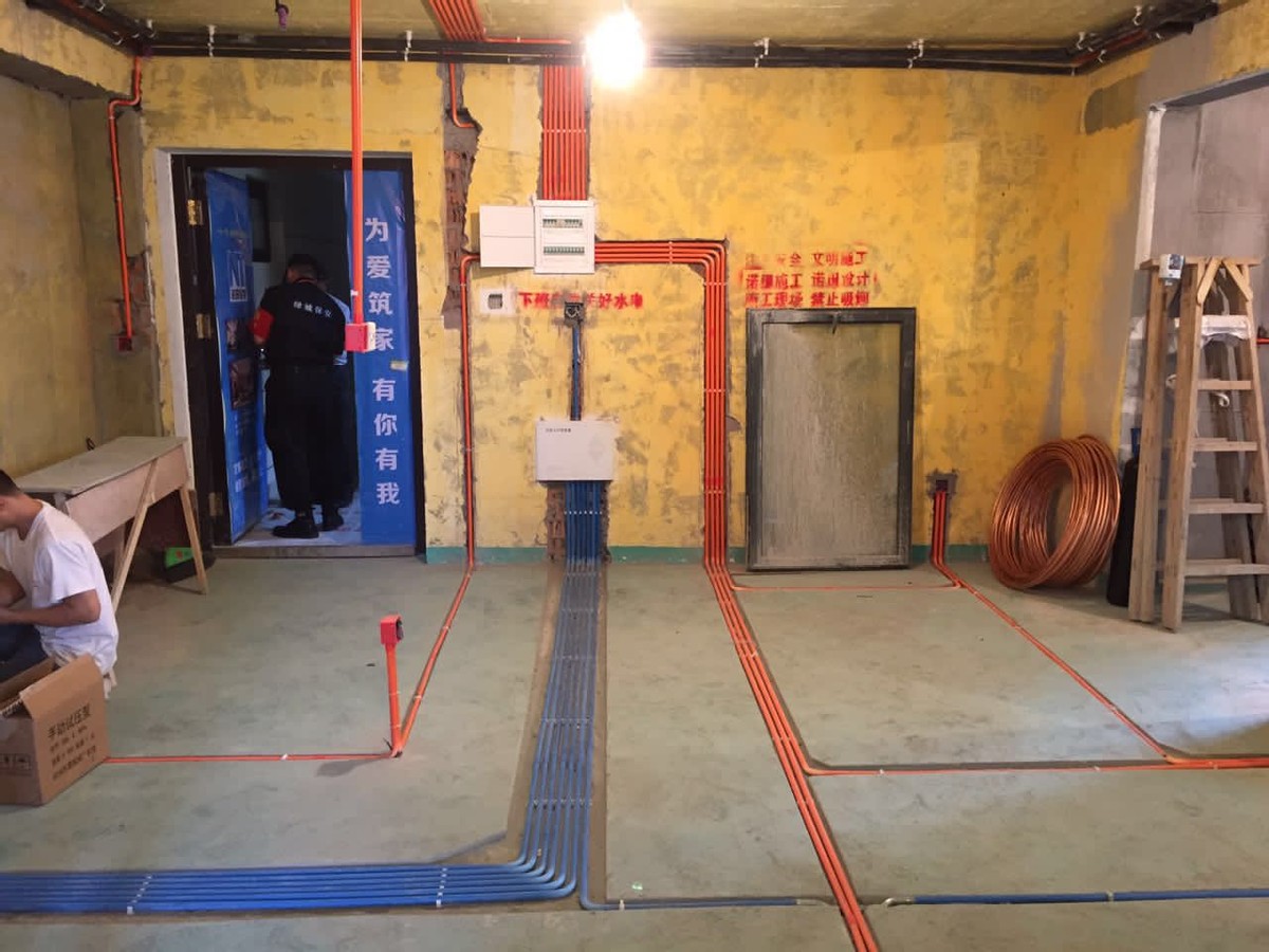 水电走顶和水电走边的差距,装修有水电都走顶的吗