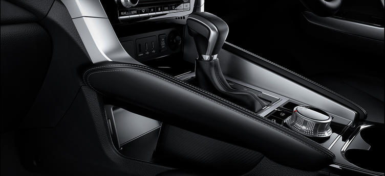 三菱帕杰罗劲畅对比丰田霸道,帕杰罗劲畅和普拉多2700哪个好