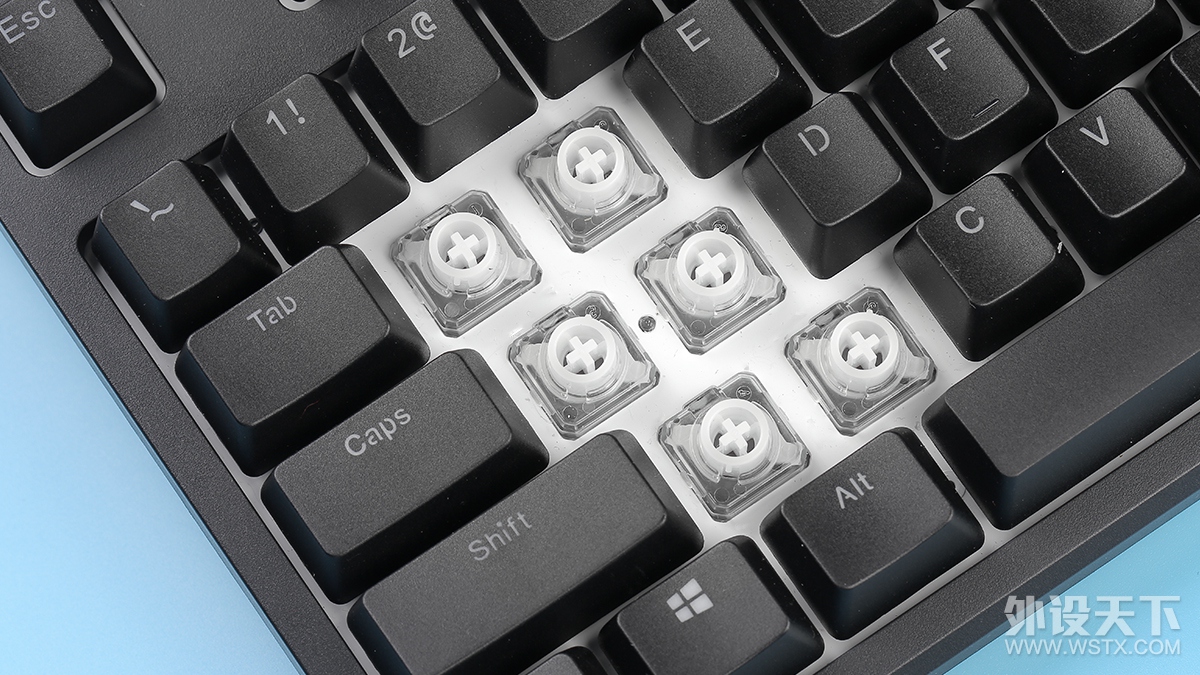 炫彩键盘和rgb键盘 (cherry键盘和静电容键盘哪个好)