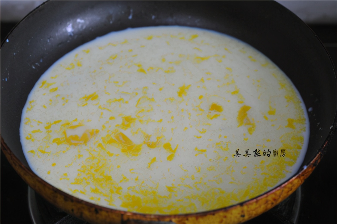 怎么用牛奶做冰淇淋不用冰激凌粉,简单家庭自制冰淇淋加酸奶