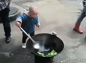 三岁小孩跳广场舞还拿了一把扇子,小孩跳广场舞3岁好不好