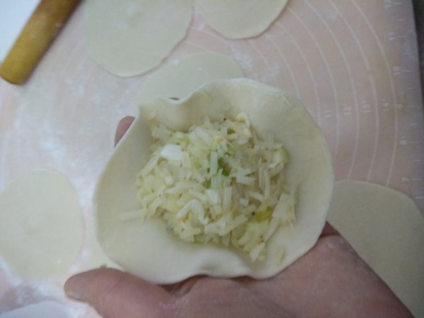 老东北美食白菜芹菜饺子蒸饺,天冷了这种蒸饺最好吃营养丰富