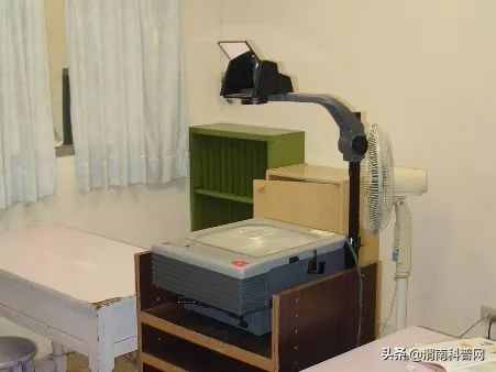 投影仪如何与屏幕相吻合,投影仪怎么实现光同步