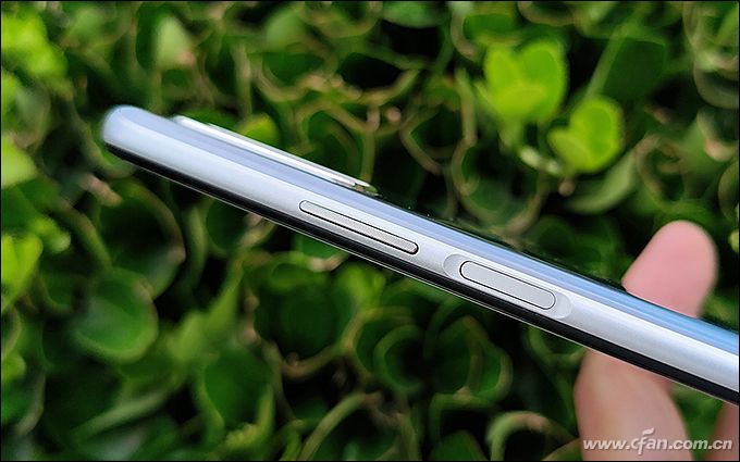 iqooz1天玑1000是骁龙多少,iqooz1全面评测首发天玑1000plus