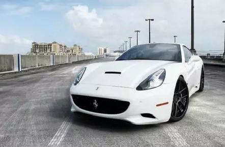 银色汽车和白色车哪个好,银色白色车的优缺点