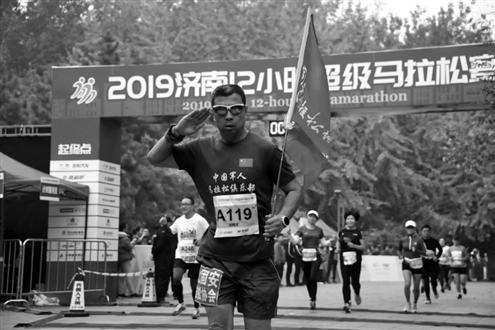 济南超马季节超越奔跑？游培泉破济超马纪录？李晓楠本想减个肥？