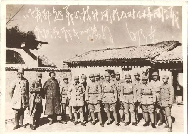 30万国军*攻围**3万红军，众人向主席请教破敌妙计，主席：睡上三天