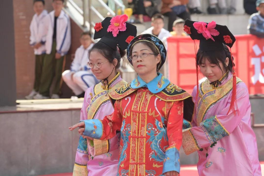 机器人在技能大赛上尬舞,世界机器人舞冠军挑战赛