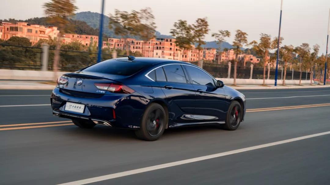 君威gs适合入手吗,小白买车速腾和君威建议买哪个