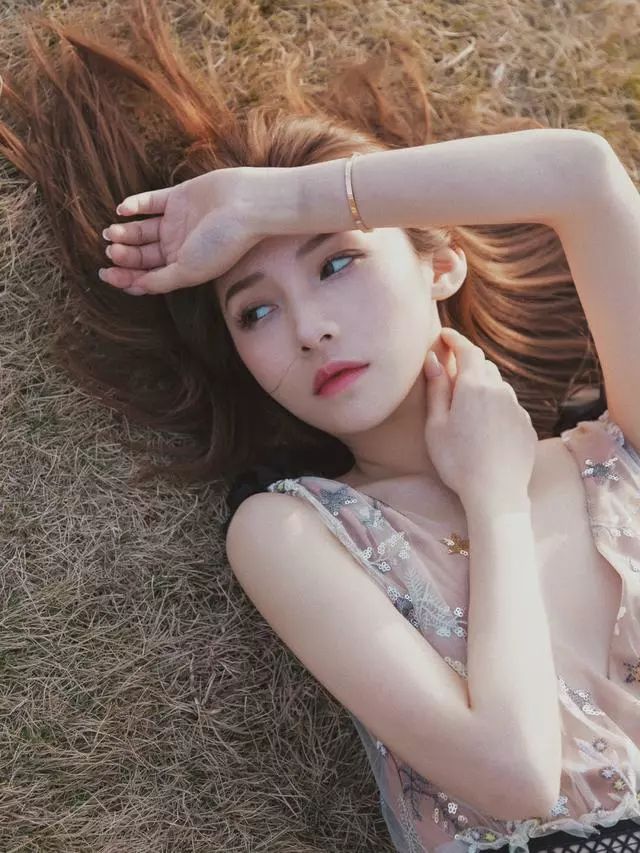 拍人像自己做pose好还是摆拍好,拍照小技巧不会摆pose的看过来