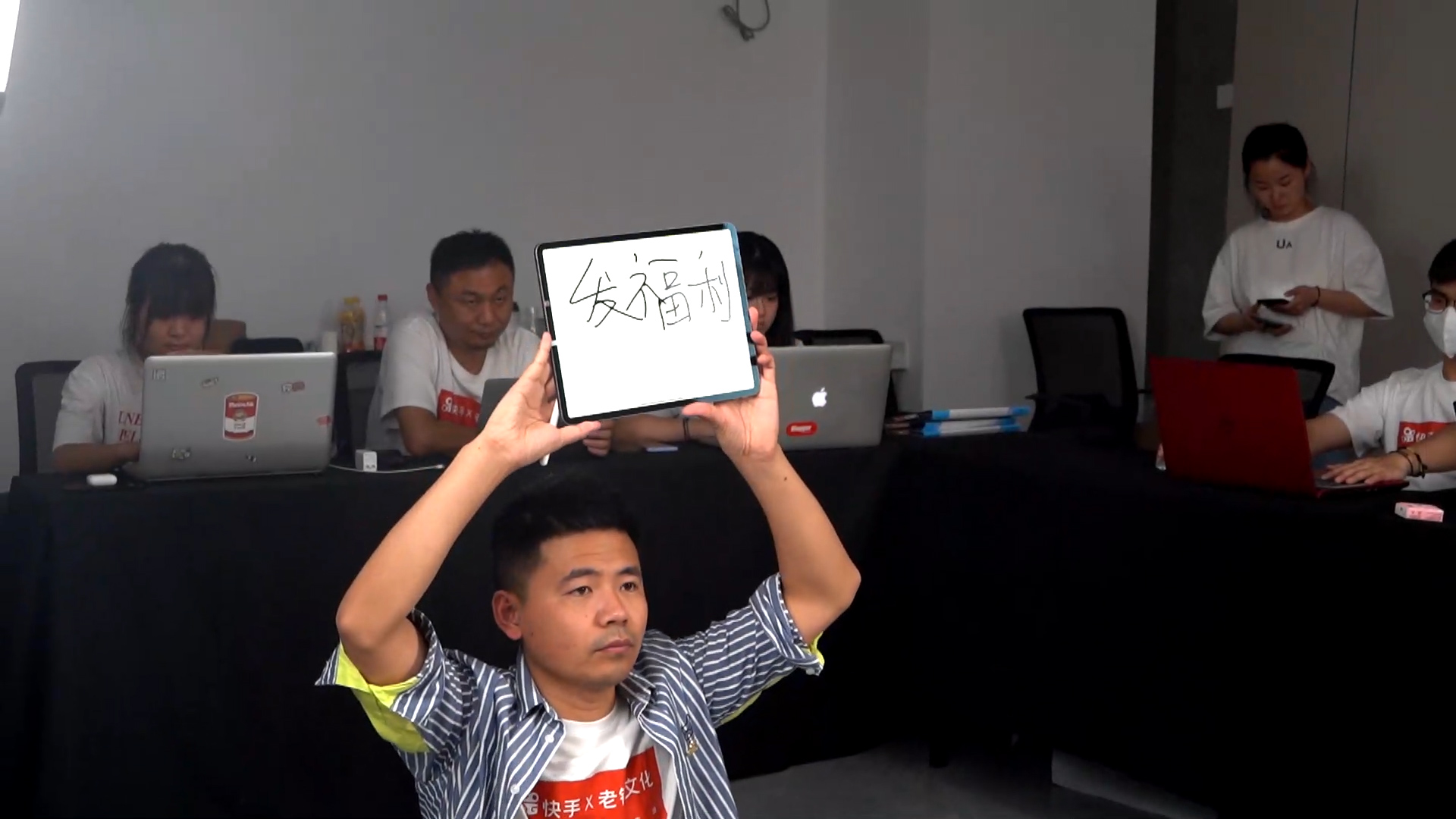 一个山村的姑娘逆袭到创业成功,穷小子逆袭成高富帅梦想成真