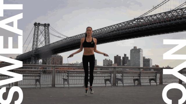 *窥偷**女神AdrianneHo的ins照片，我仿佛打开了新世界的大门……