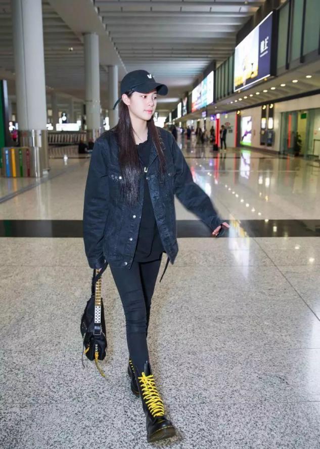 短靴搭配什么裙子好看秋季,冬季必备的短靴款式有哪些