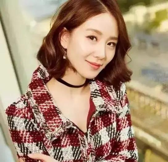 小圆脸难看怎么办,小圆脸黑长直发型