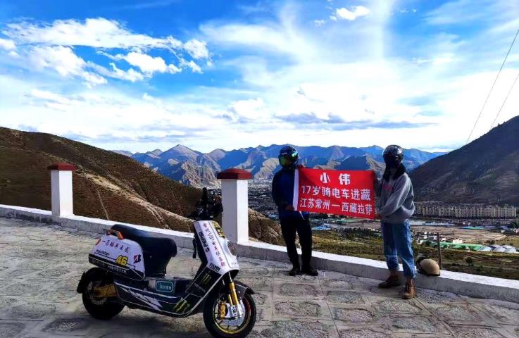 24岁小伙8天骑行800公里去上学,男孩25天骑行1400公里