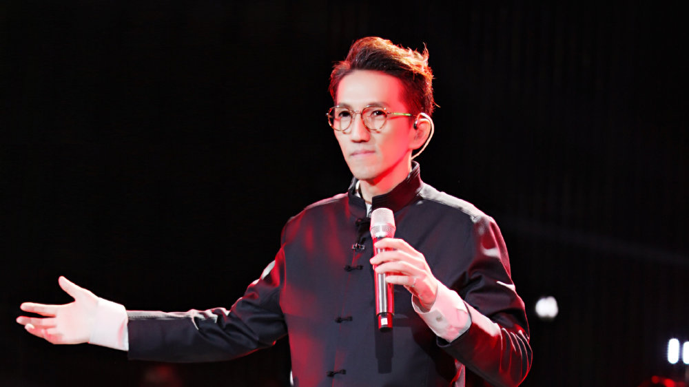 专辑张张大卖，事业一路高歌，这是我们忘掉他风流史的理由？