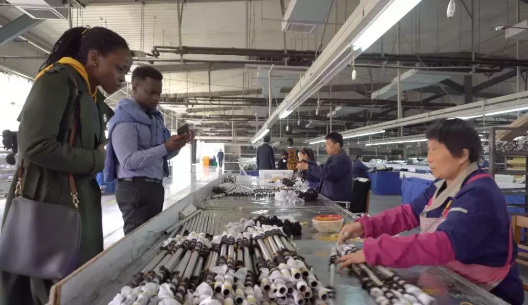 这一群制假发工厂,竟养活了30万当地人!