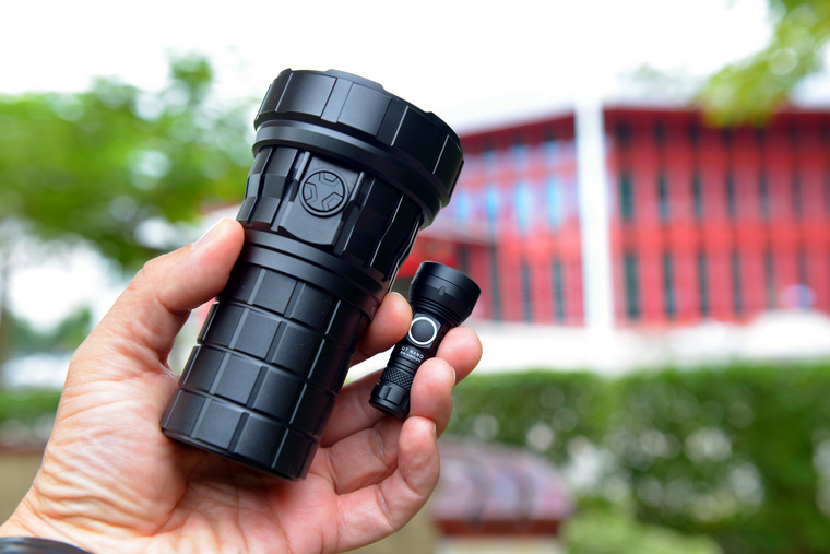 自从拍完这个手电之后,公园里人少了好多