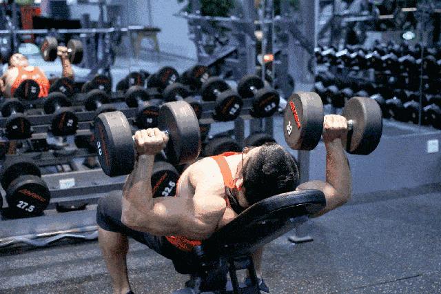 健身要请私教,健身要不要请教练教动作