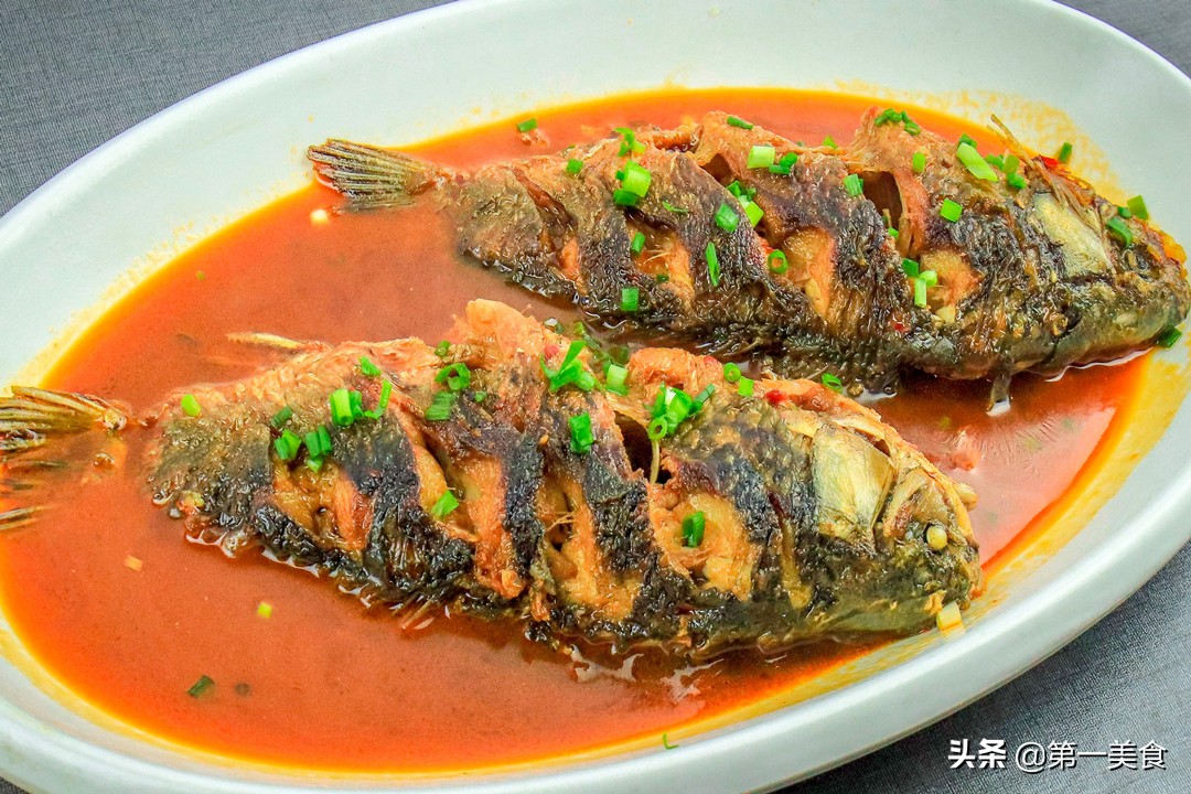 煎鱼一定不要直接下油锅,煎鱼不粘锅不破皮小技巧