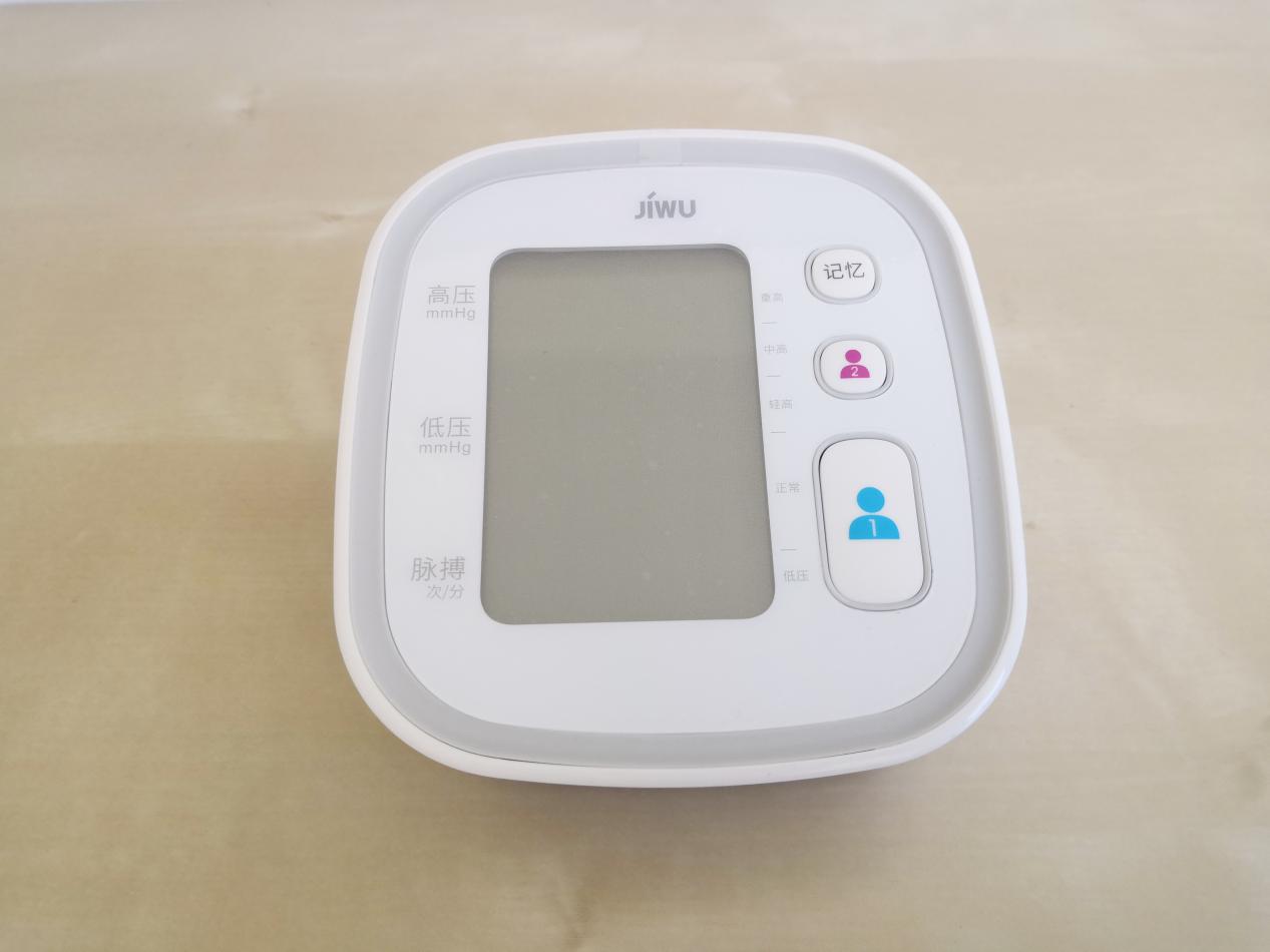 自查血压仅需轻轻一按，苏宁智能血压计初体验