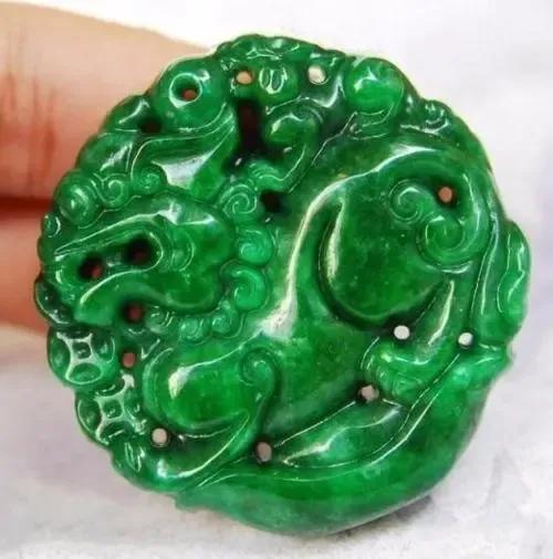 选购翡翠时如何关注翡翠的种水色,翡翠学雕