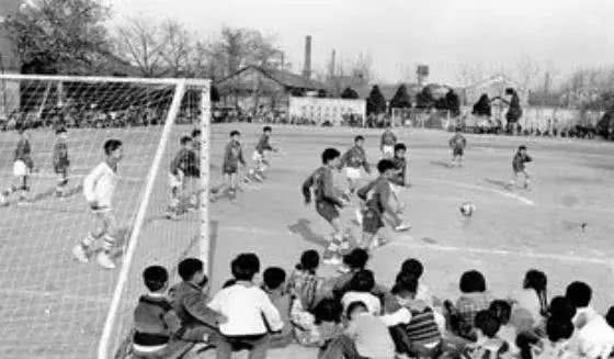 看中国足球的观众吐槽,看中国足球比赛的各种反应