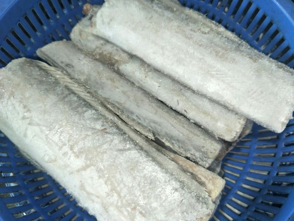 如何炸带鱼不老好吃,老东北美食干炸带鱼的正确方法