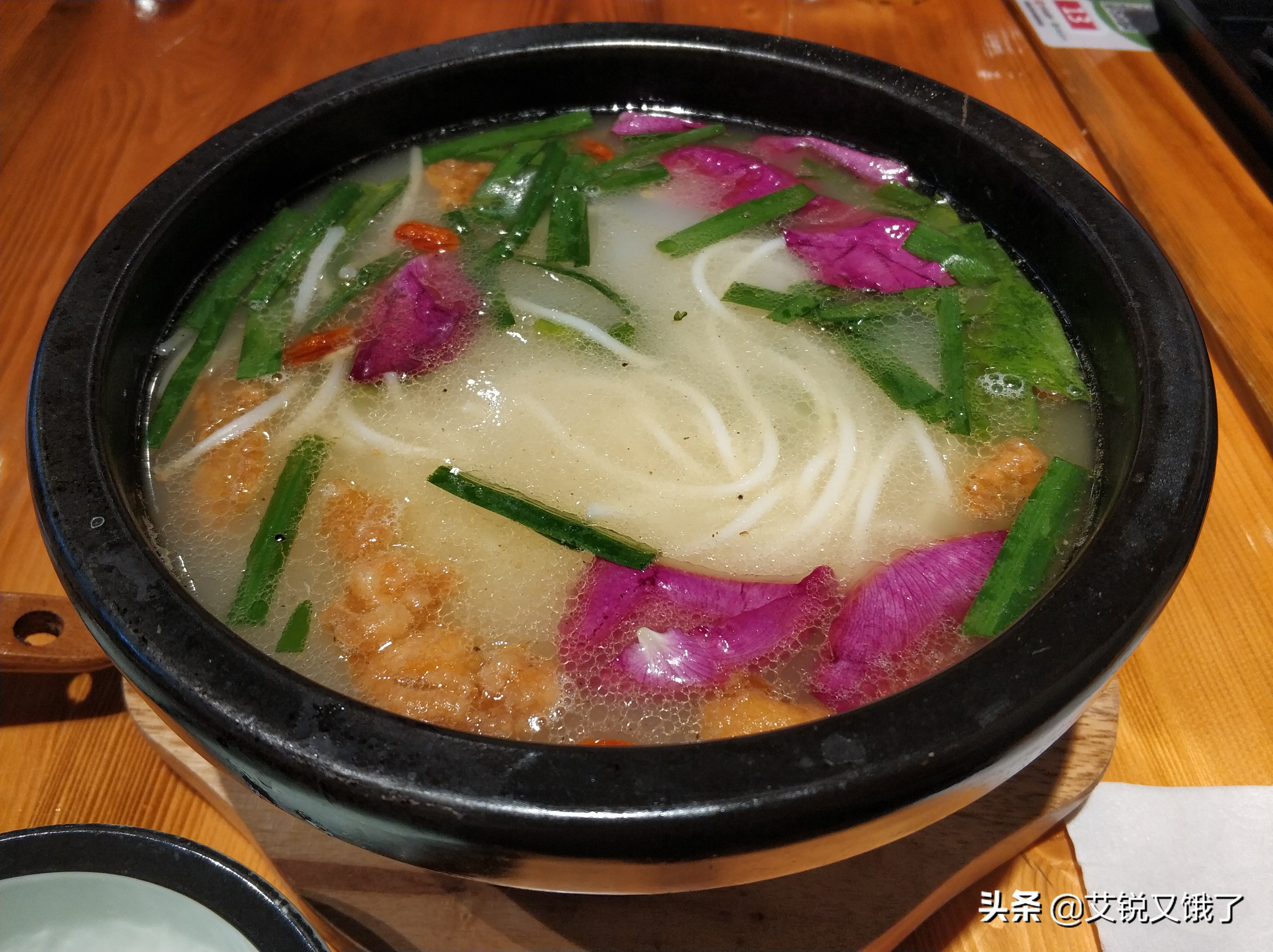 匪我思存的经典小说《来不及说我爱你》里原来隐藏了这么多美食