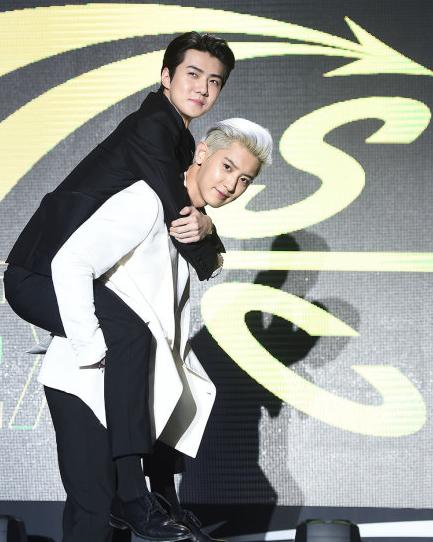 14年边伯贤中国机场粉丝应援,张艺兴进边伯贤直播间伯贤反应