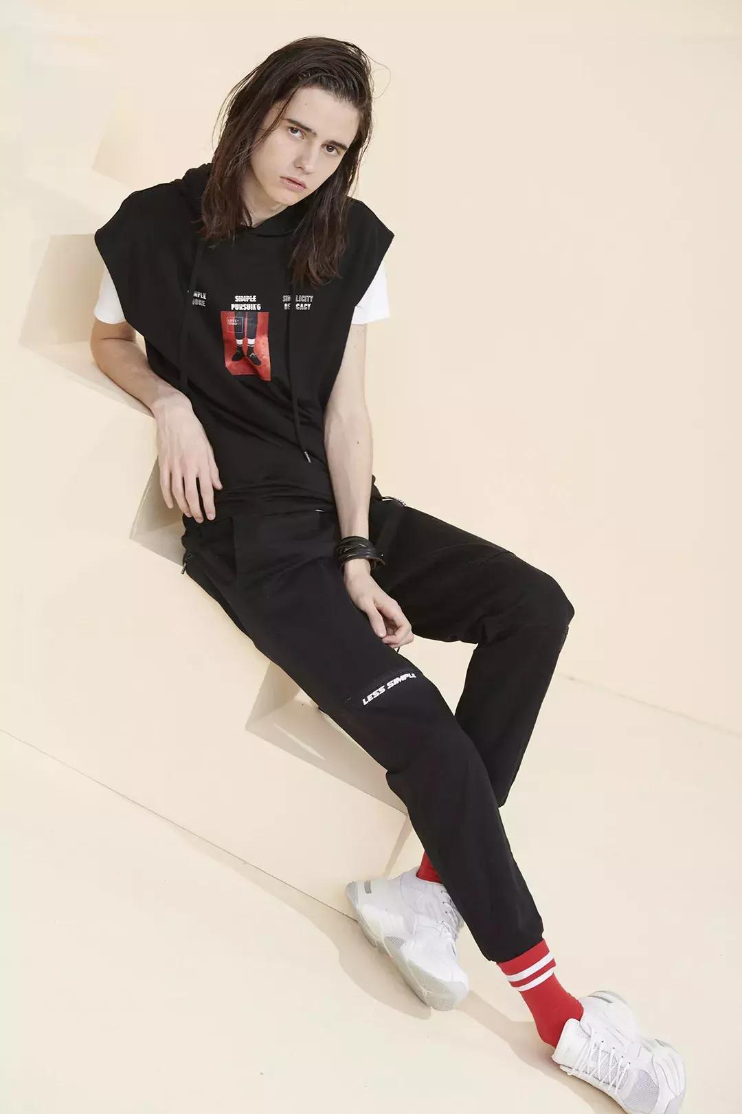 无袖t恤宽松推荐,夏天无袖t恤里面怎么穿