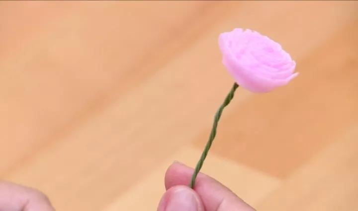 吸管变废为宝的花朵,吸管小手工制作废物利用