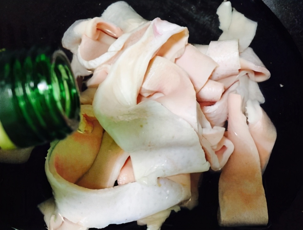 做猪皮冻水的比例是多少,做猪皮冻的正确方法