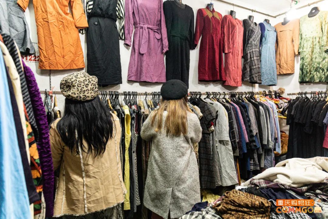 解放碑一层楼卖衣服,解放碑二手衣服市场