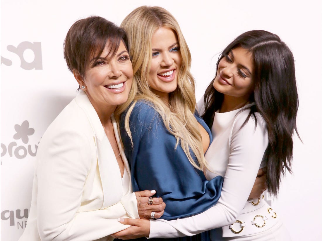 卡戴珊妈妈黑人男友翅膀硬了？偏袒凯莉詹娜，公开指责肯豆粗鲁