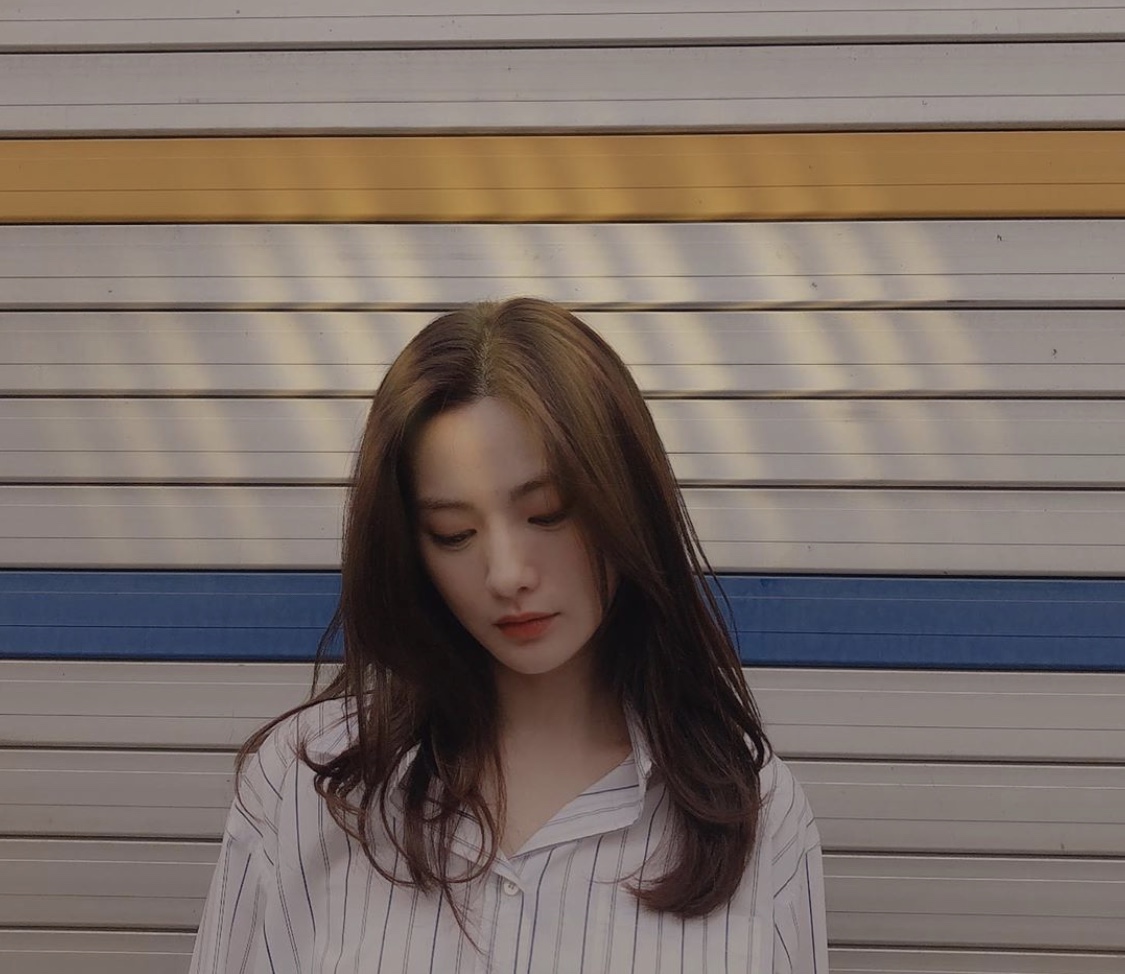 连续三年被评为亚洲第一美女,曾被评为韩国演艺圈第一美女