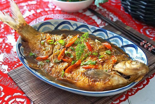 渝滋味美食剁椒鱼头的做法,榨菜鲳鱼红烧鱼的做法