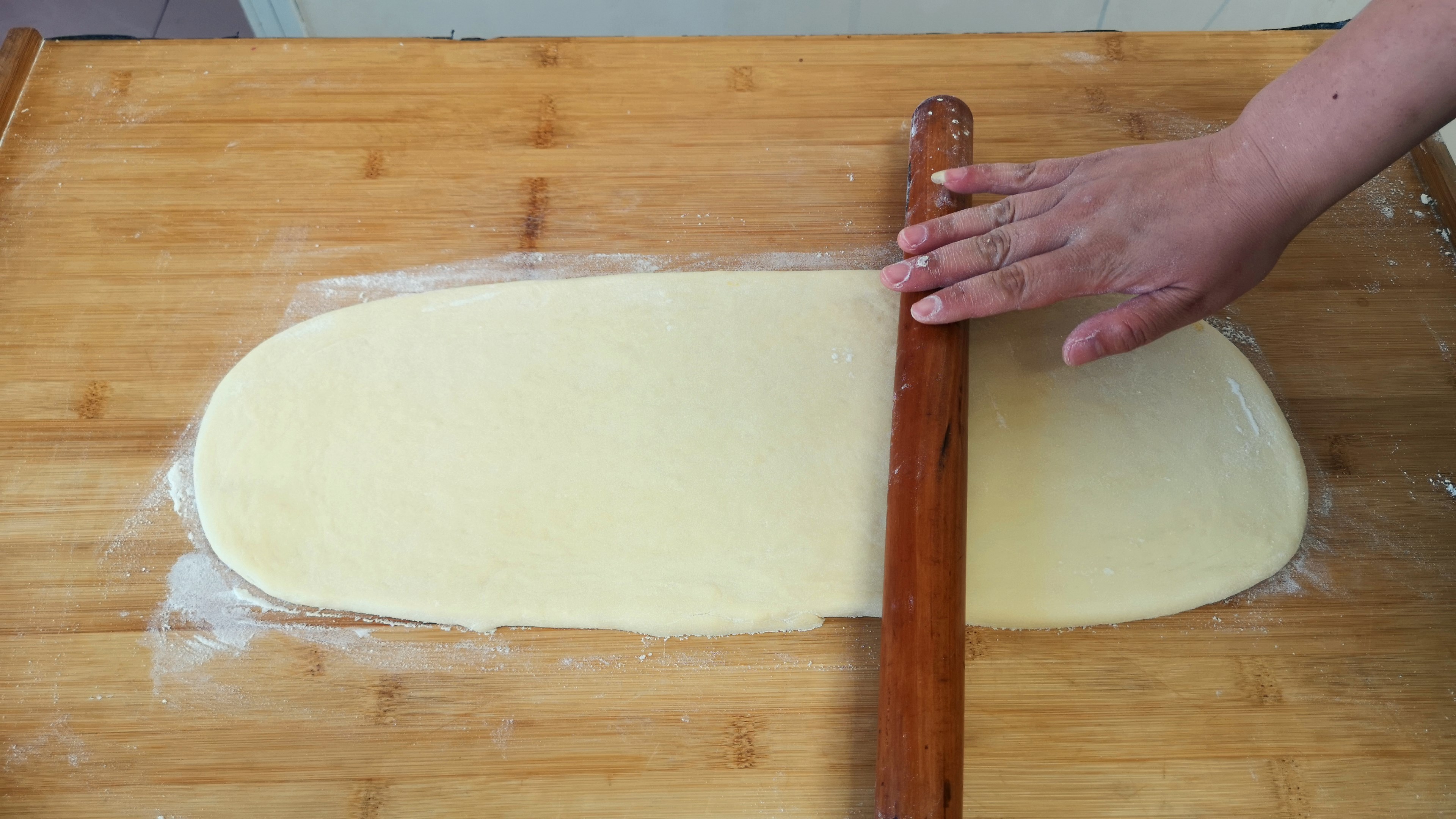 怎样做奶香油条才好吃简单又松软,复配油条膨松剂怎么做奶香小油条