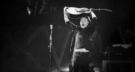 摇滚音乐人谈许巍,摇滚诗人许巍最新消息