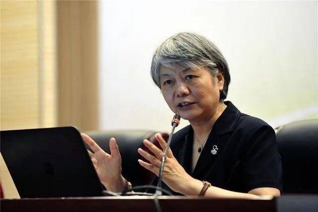 李玫瑾讲孩子叛逆期怎么教育,孩子叛逆期的表现李玫瑾